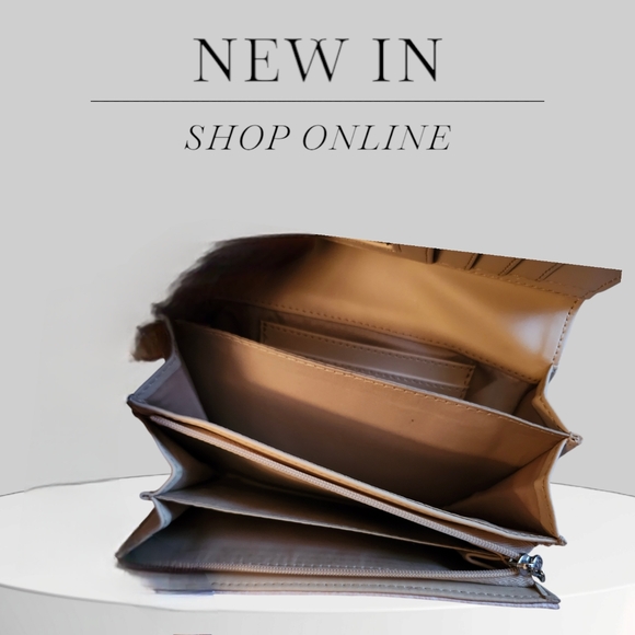 GUESS ASHVILLE BLUSH PINK WALLET (C.O. SMALL TEAR OUTER EDGE PIC5) GUC - Picture 6 of 7